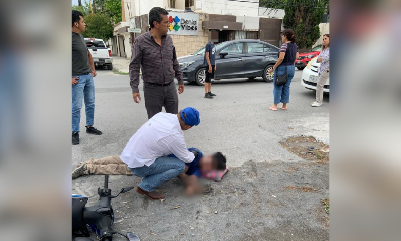 Resultan lesionados 2 jóvenes al caer de motocicleta en la colonia República