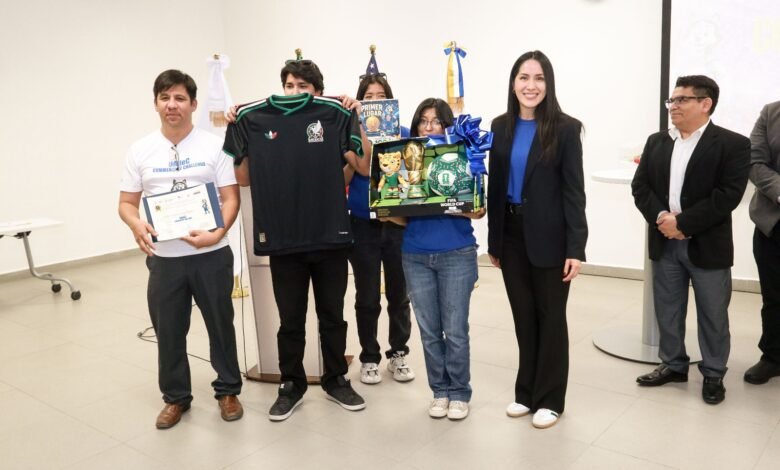 Premia UAdeC a los ganadores del Commentary Challenge