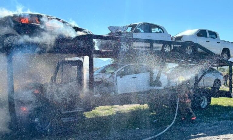 Arde tráiler nodriza en la 57